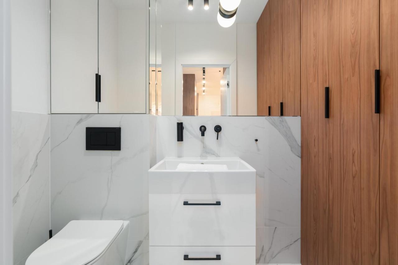 Wilczak Apartment With Free Garage Poznan By Noclegi Renters Экстерьер фото