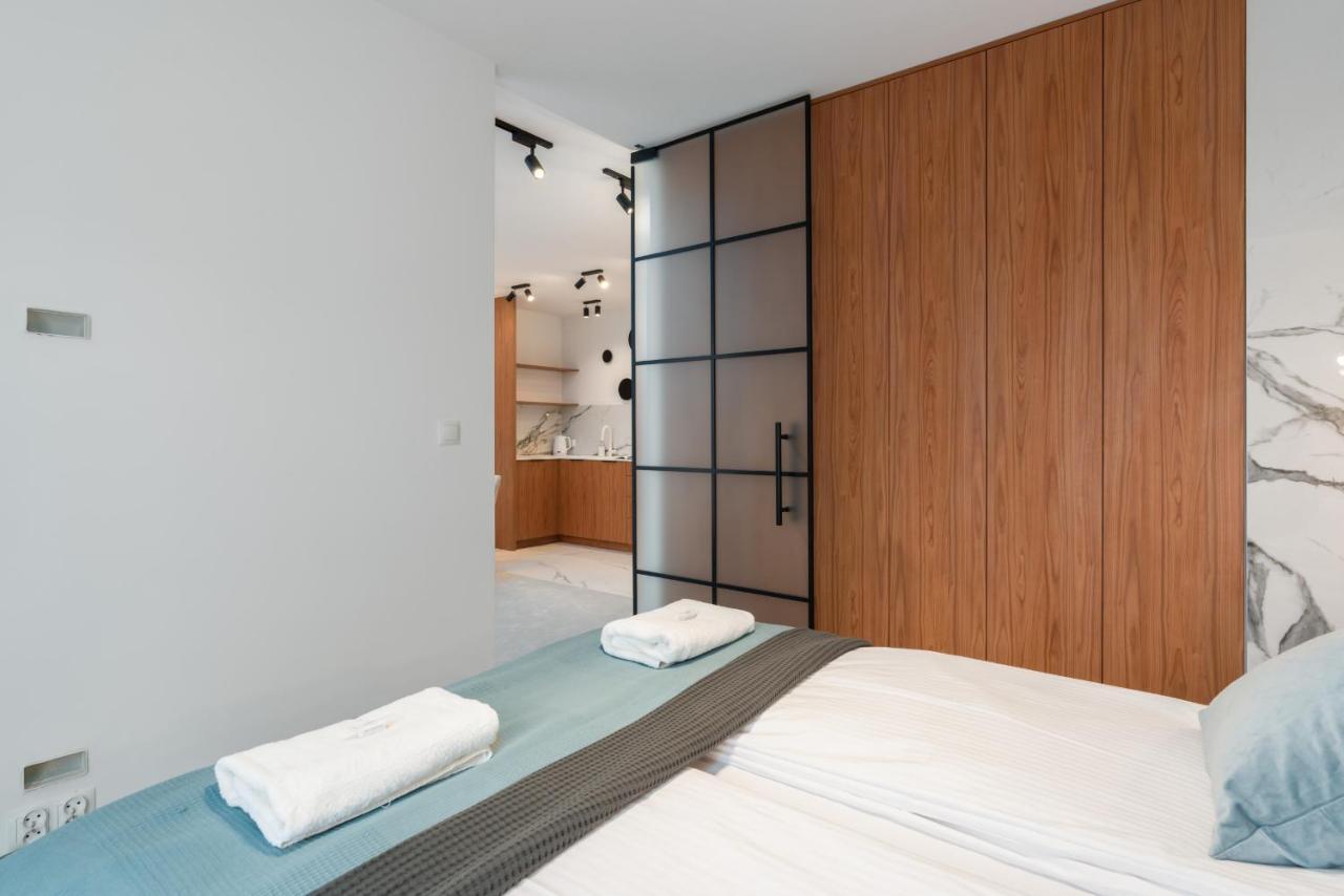 Wilczak Apartment With Free Garage Poznan By Noclegi Renters Экстерьер фото